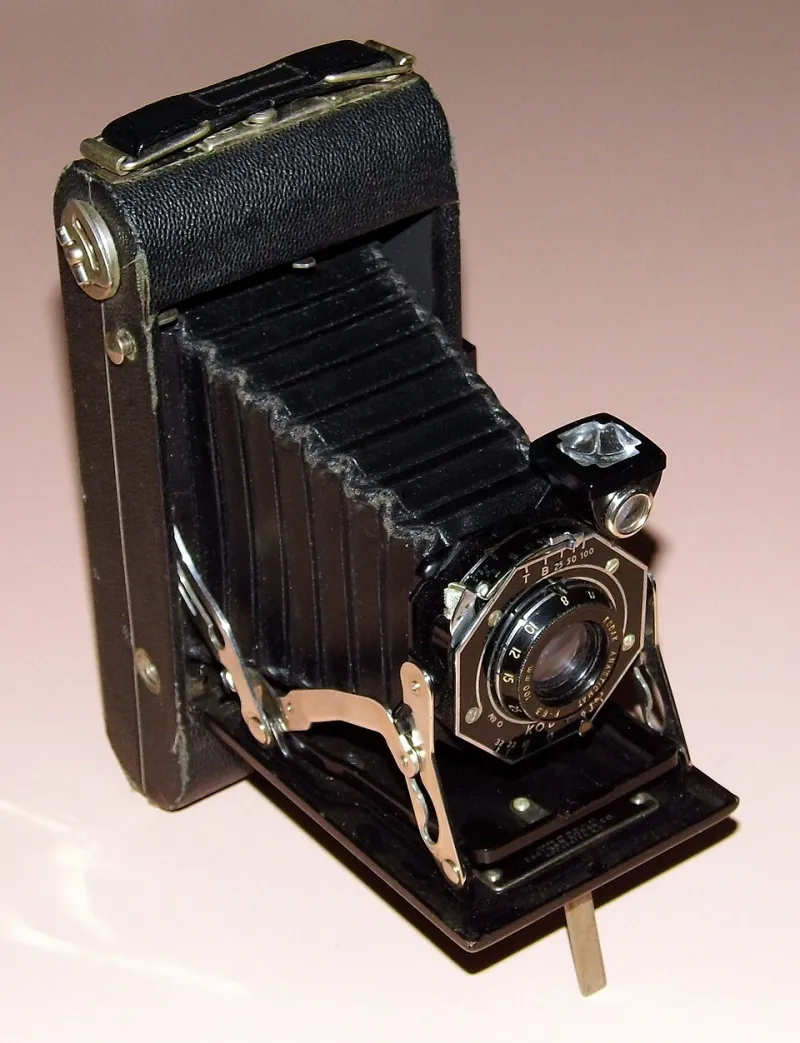 Thirty Bucks of Glass: My Month Shooting a Beat-Up Vintage 50mm on a Modern Mirrorless Body